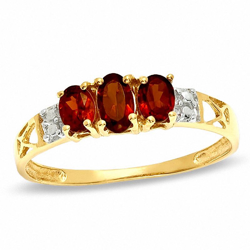 Oval Garnet Three Stone Ring in 10K Gold - Size 7