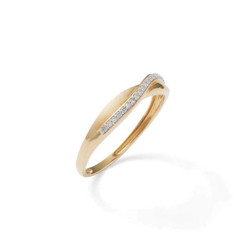 1/15 CT. T.W. Diamond Crossover Ring in 10K Gold